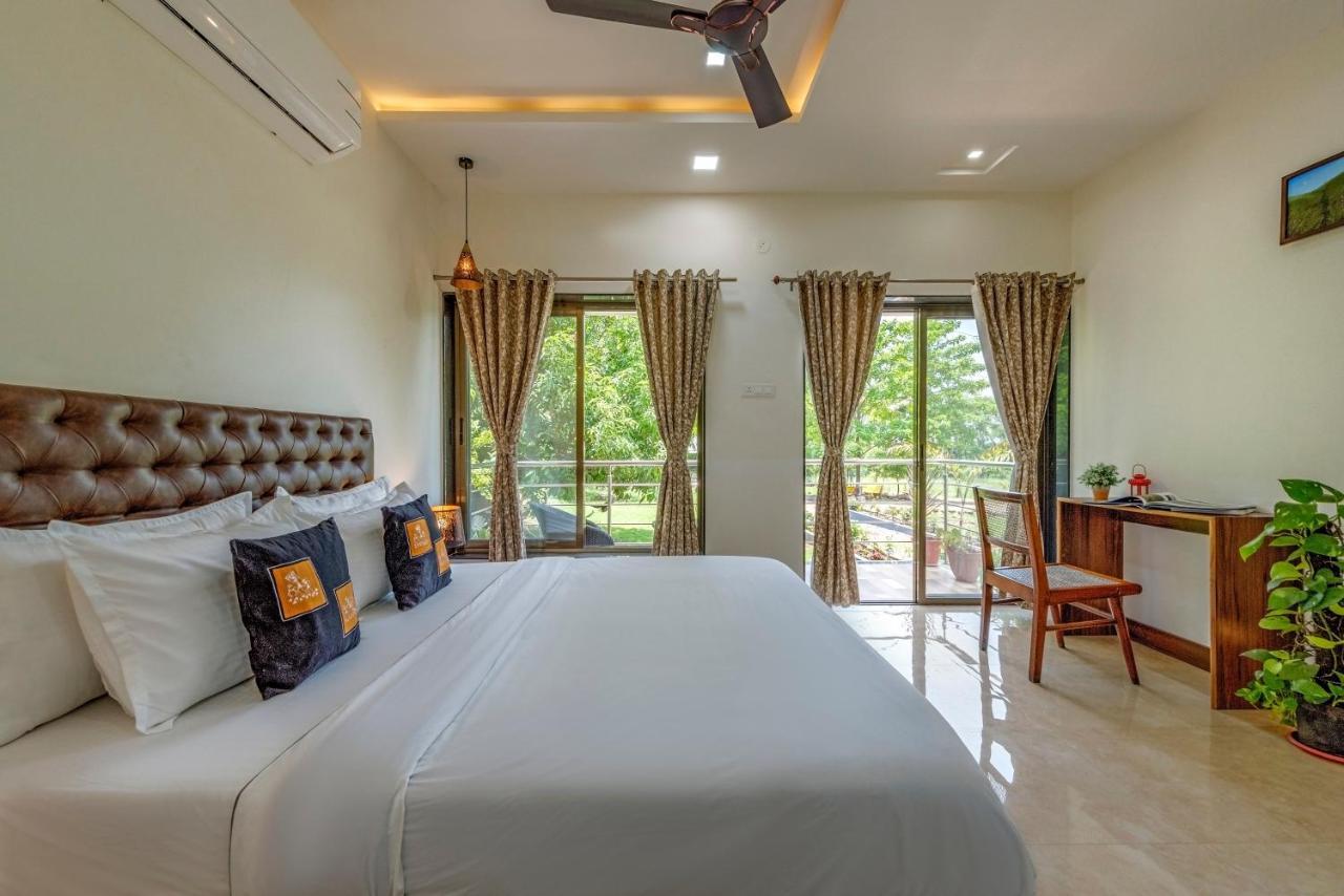 Saffronstays Lakeview Nivara - Farm Stay Villa With Private Pool Near Pune Eksteriør bilde